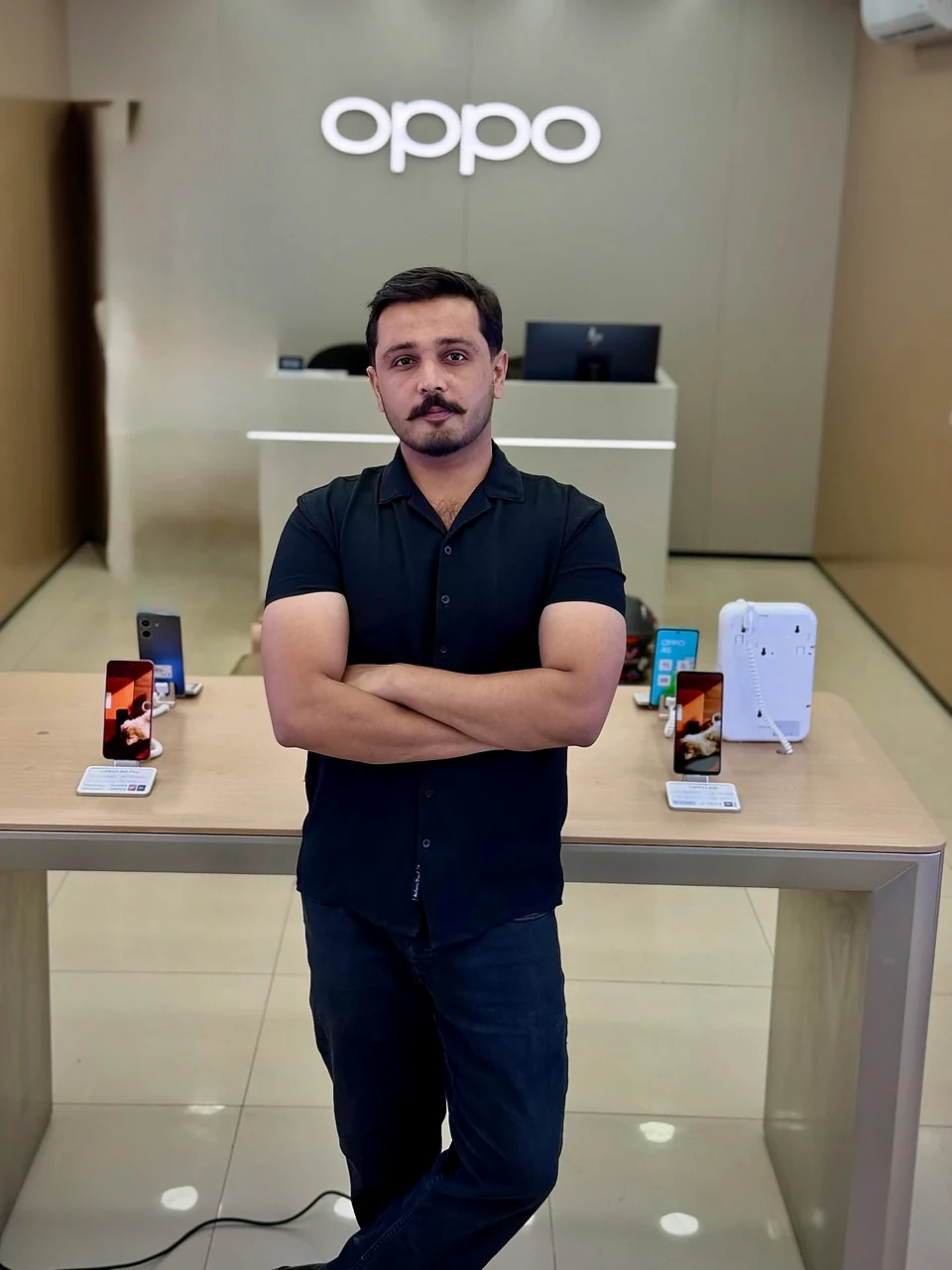 Gohar Rehman Rajput during a technology retail visit